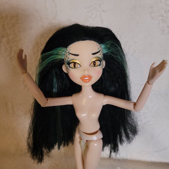 Bratz Bratzillaz Back to Magic Victoria Antique Doll 2013 MGA - Picture 12 of 17